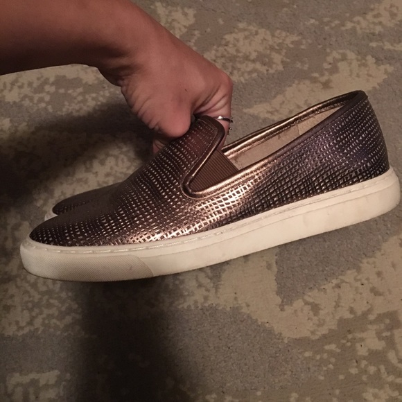 Vince Camuto Rose gold slip on sneakers - Picture 4 of 6